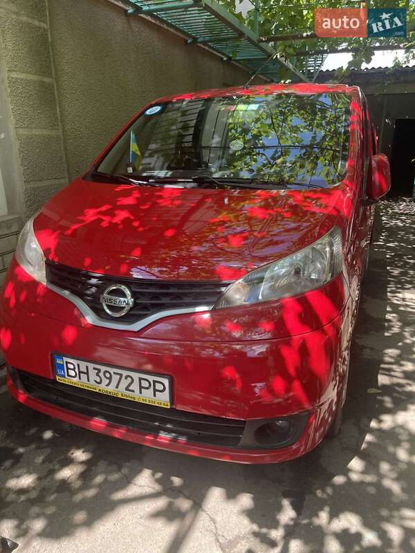 2010 nissan nv 200