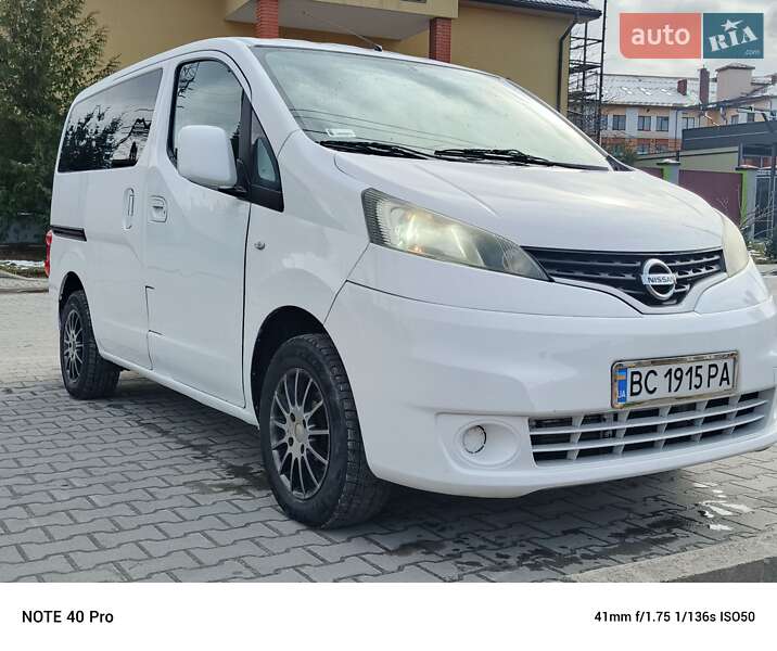 2011 nissan nv 200