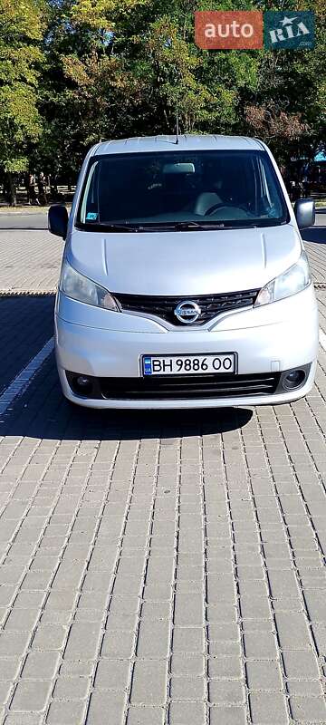 2012 nissan nv-200