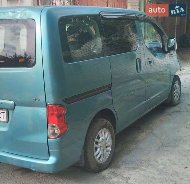 2012 nissan nv200