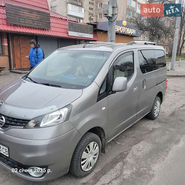 2012 nissan nv200
