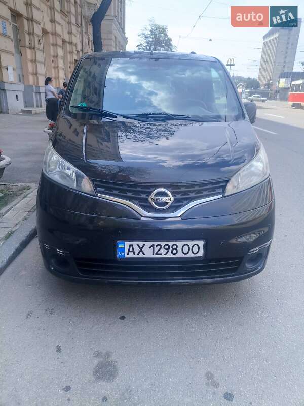 2012 nissan nv200
