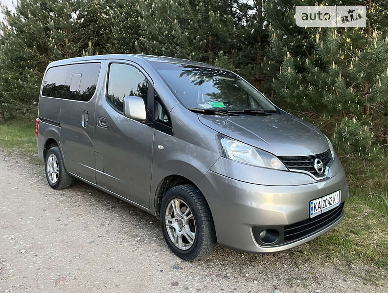 2014 nissan nv 200