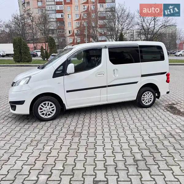 2014 nissan nv 200
