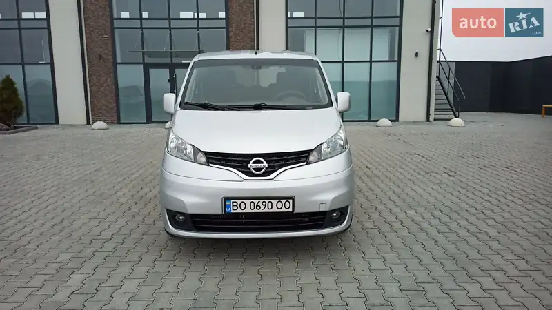 2017 nissan nv 200