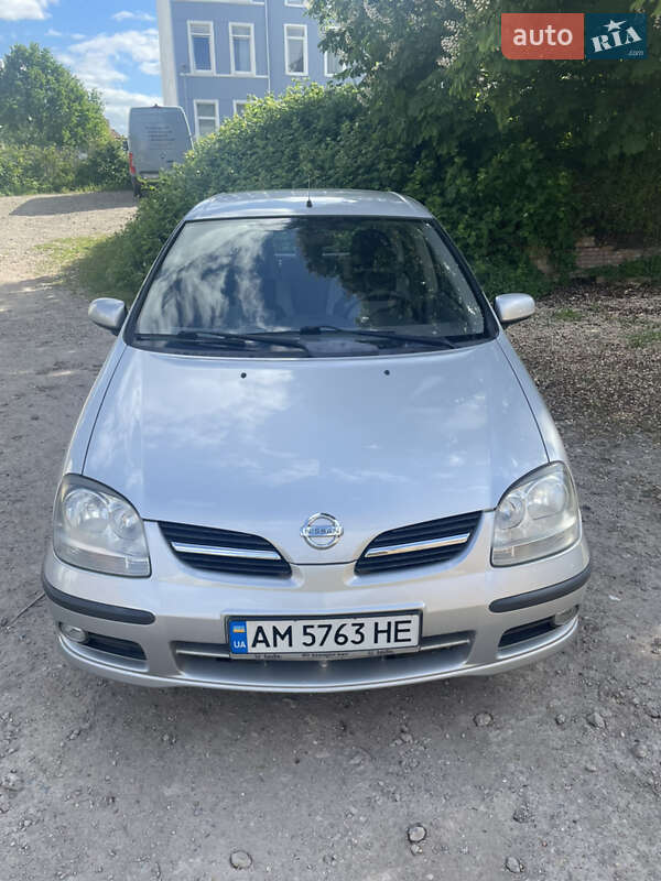 2004 nissan almera tino
