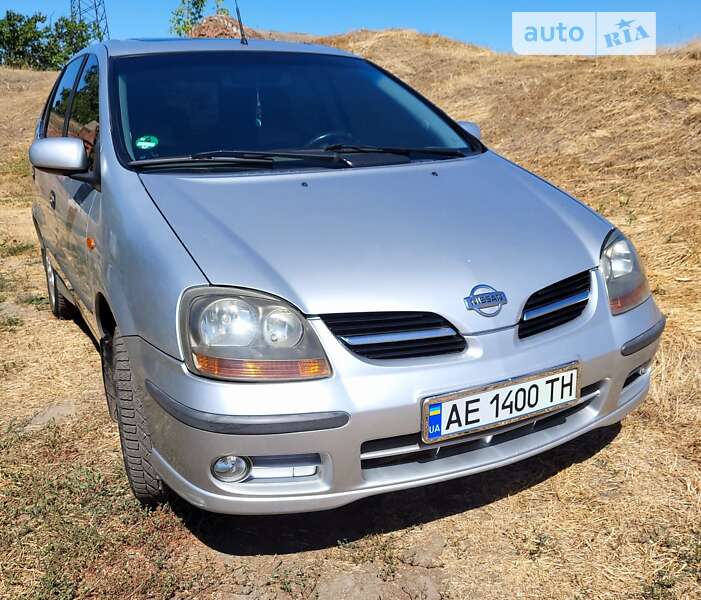 2004 nissan almera tino
