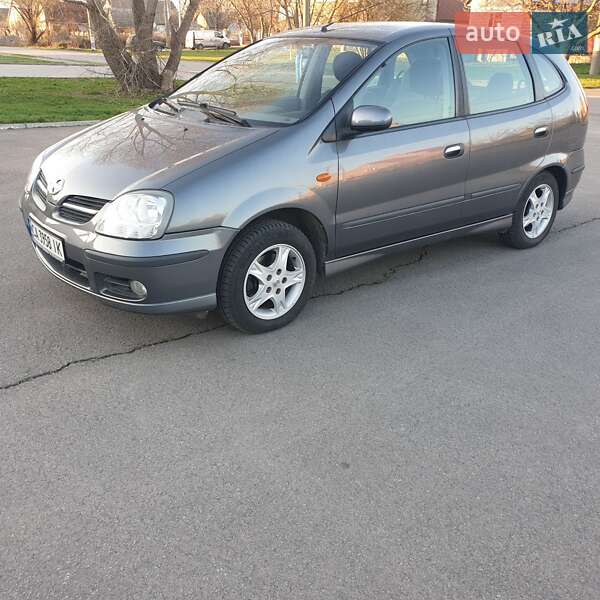 2004 nissan almera tino