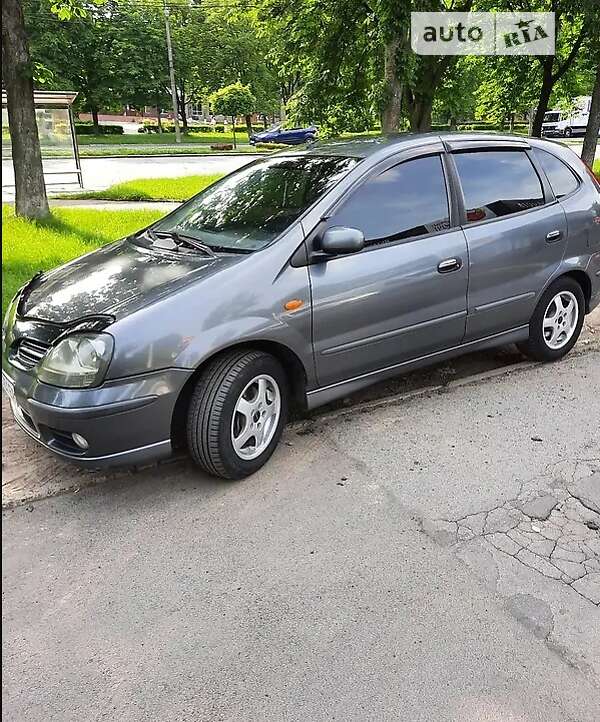 2005 nissan almera tino