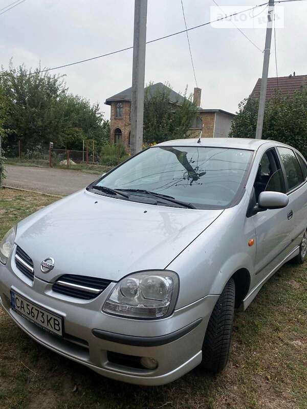 2005 nissan almera tino