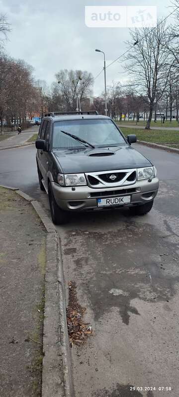 2001 nissan terrano