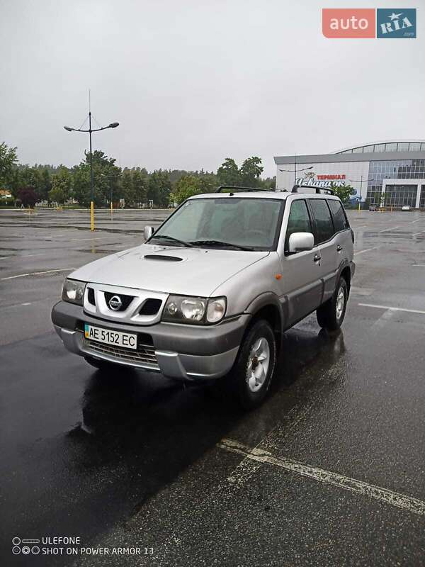 2003 nissan terrano