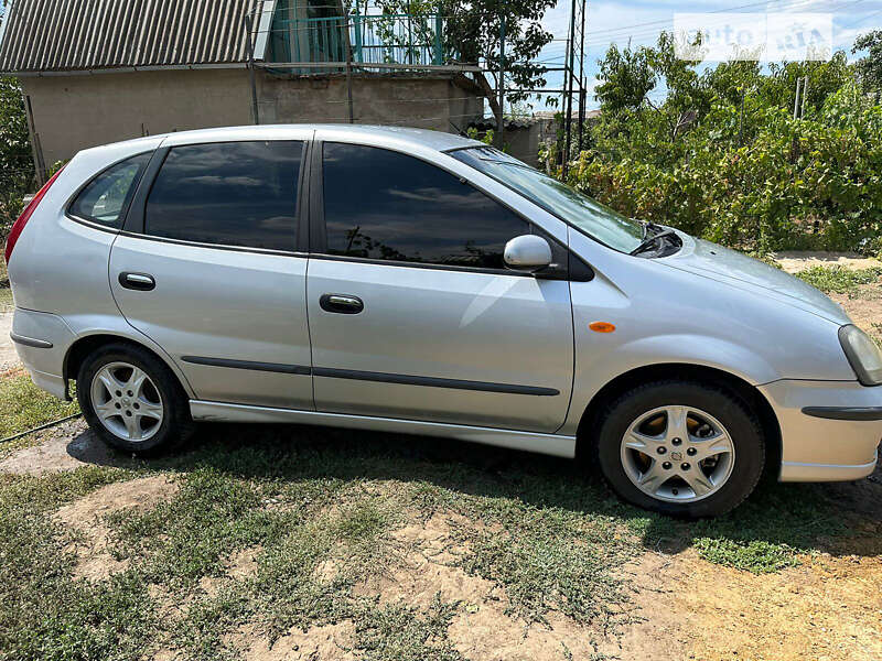2004 nissan almera tino