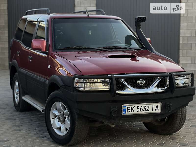 2002 nissan terrano