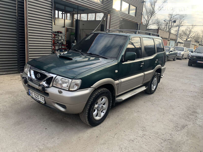 2001 nissan terrano