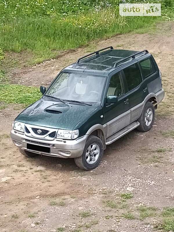 2001 nissan terrano