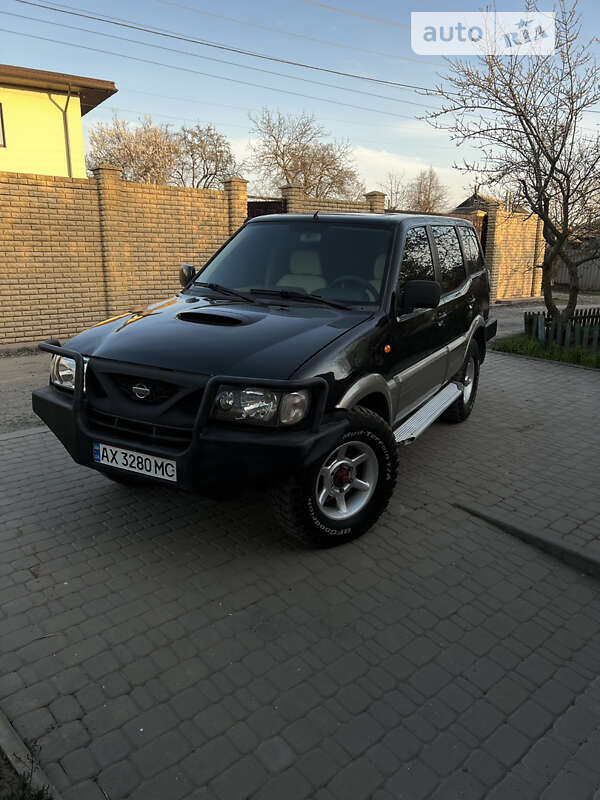 2001 nissan terrano