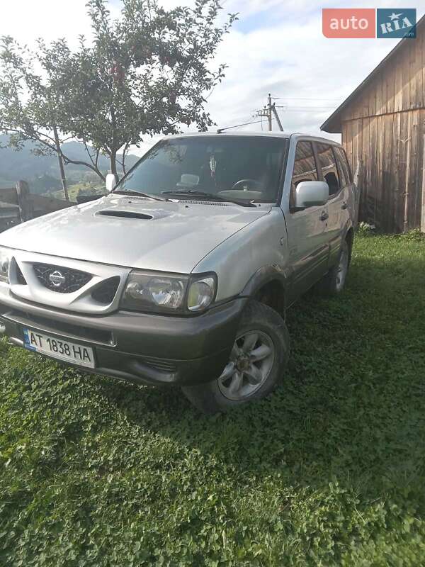 2001 nissan terrano