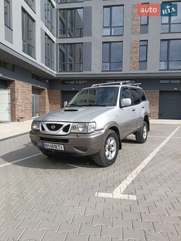 2001 nissan terrano