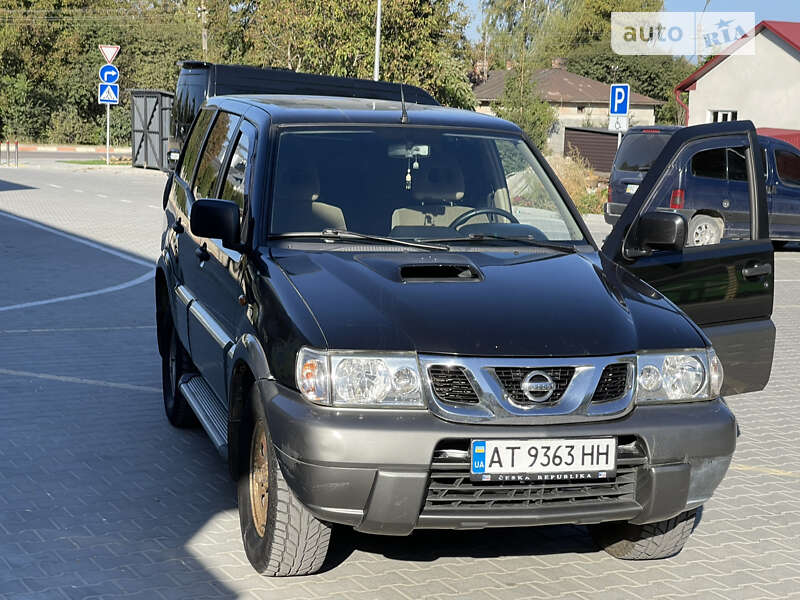 2002 nissan terrano
