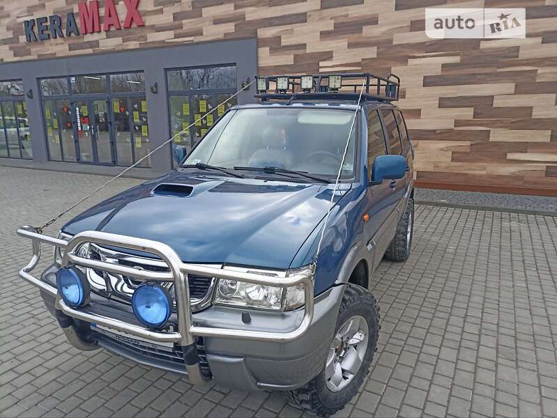 2002 nissan terrano