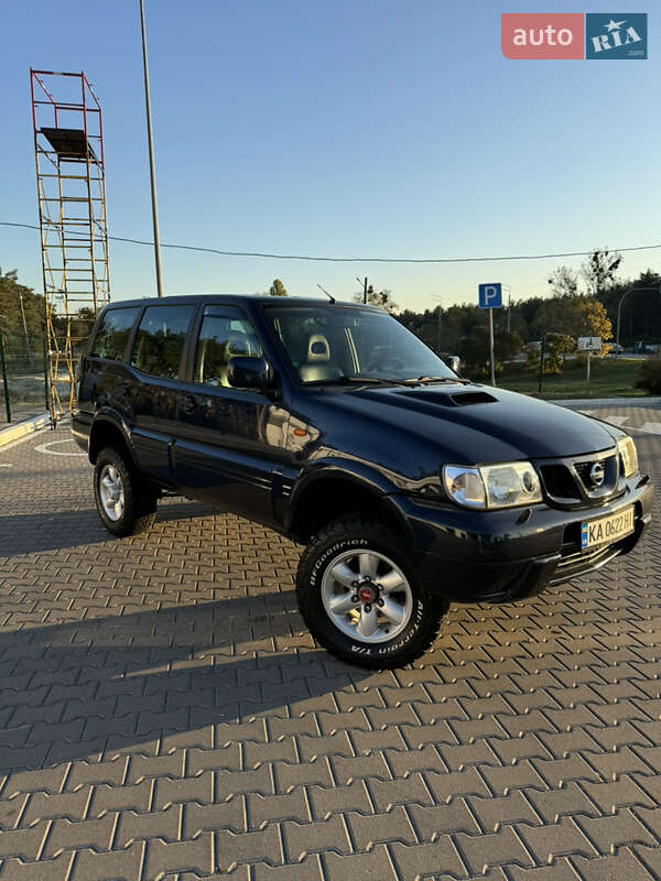 2003 nissan terrano