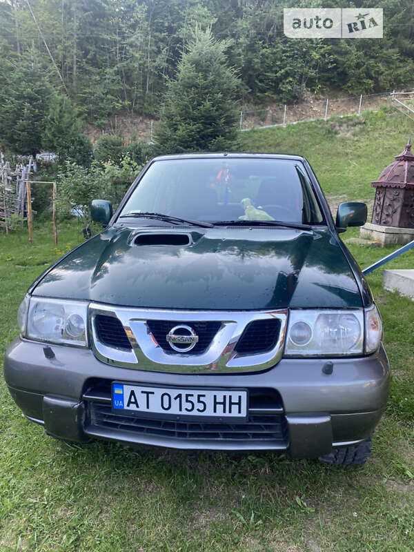 2003 nissan terrano