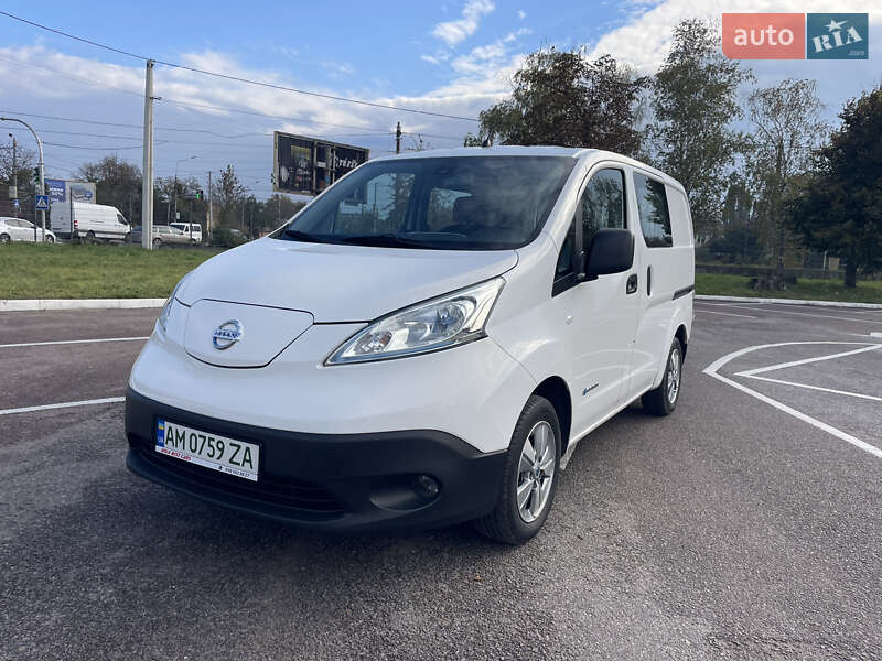 2014 nissan e-nv 200