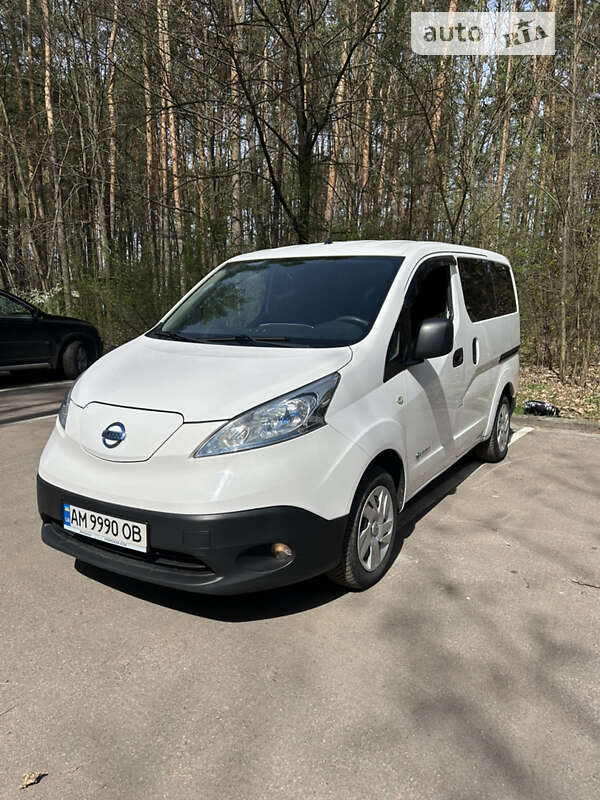 2018 nissan e-nv 200