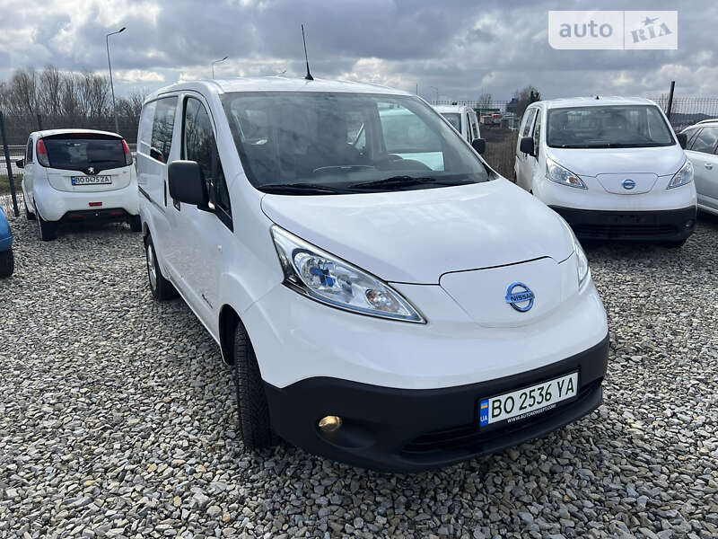 2018 nissan e-nv200