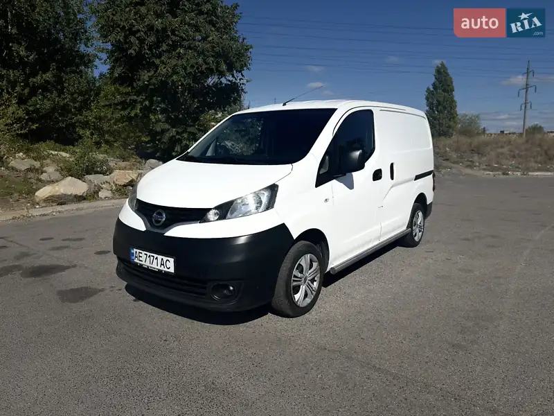 2017 nissan nv-200