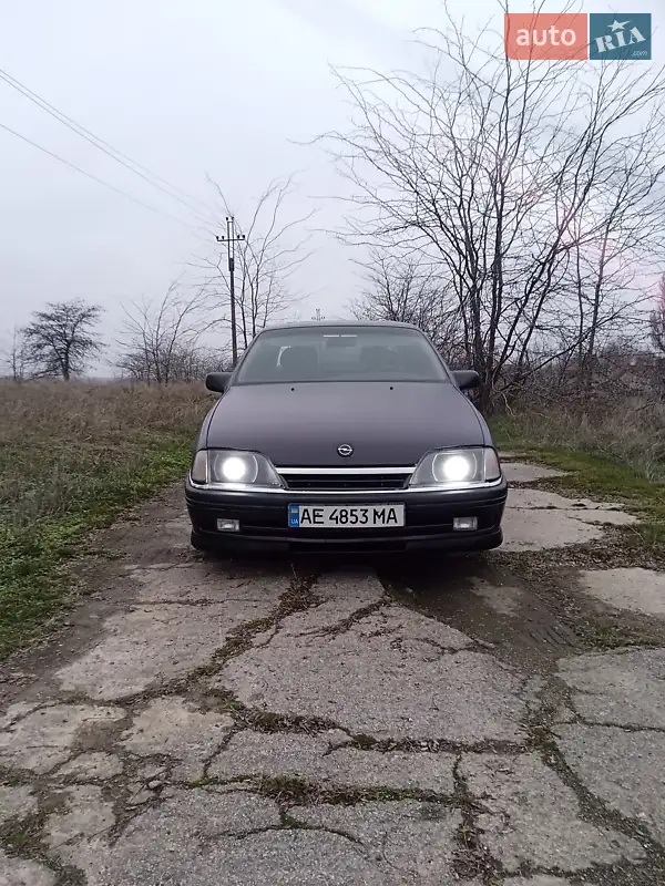 1993 opel omega
