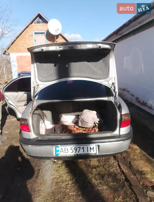 1996 opel omega