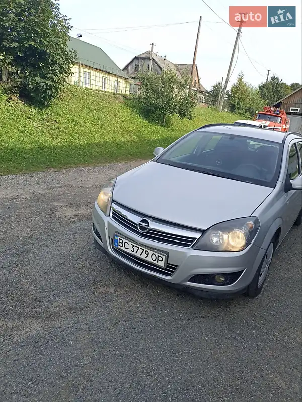 2011 opel astra