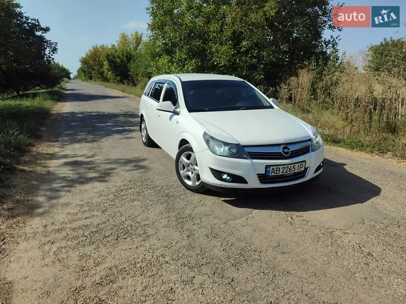 2011 opel astra station wagon