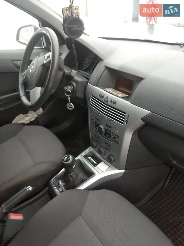 2011 opel astra