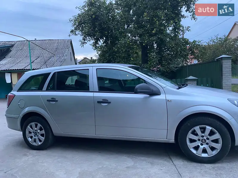 2011 opel astra