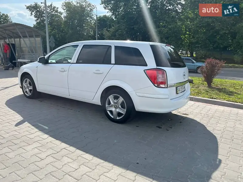2012 opel astra