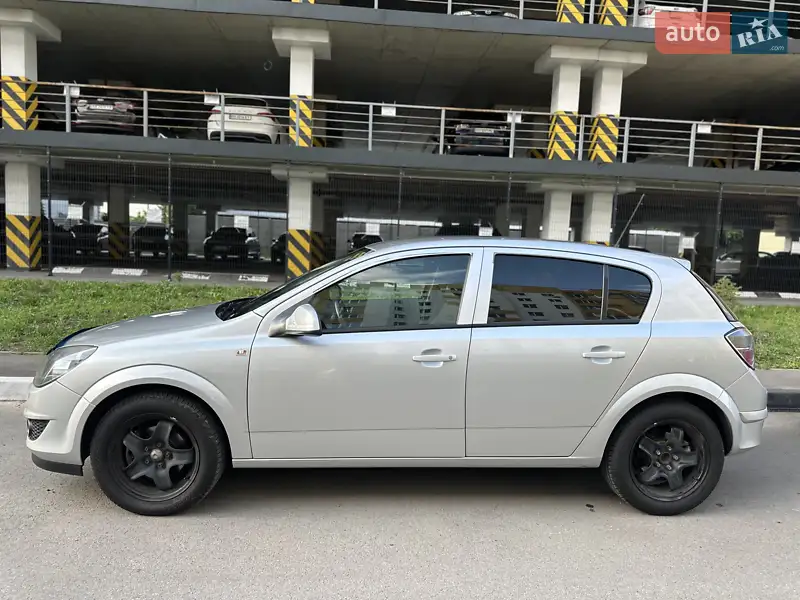 2012 opel astra