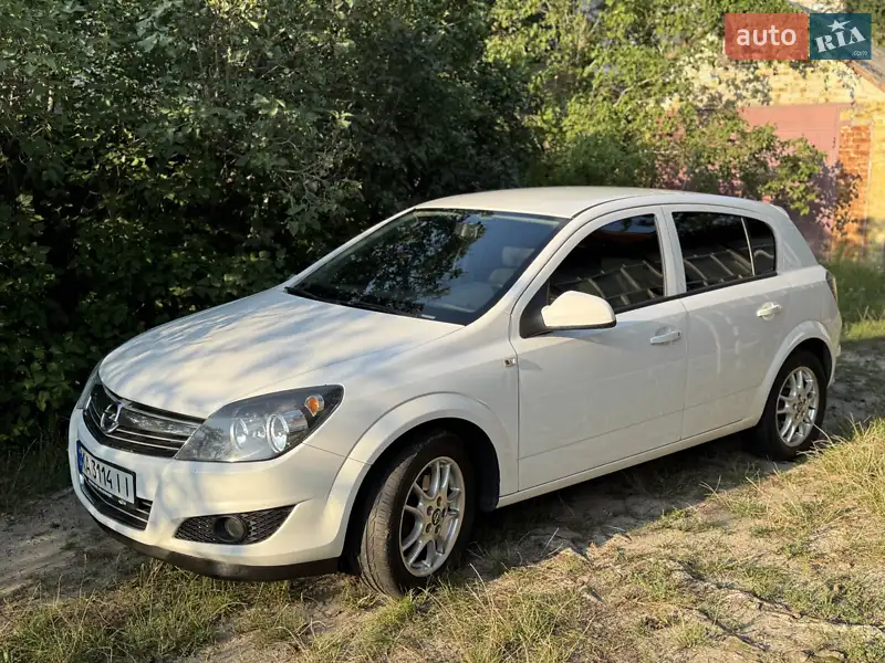 2012 opel astra