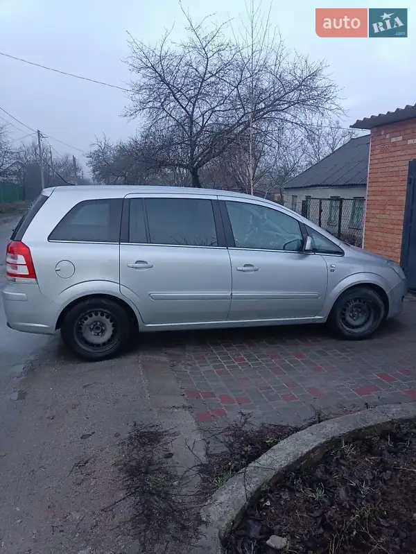 2011 opel zafira