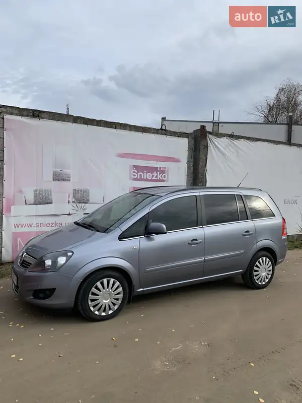 2011 opel zafira