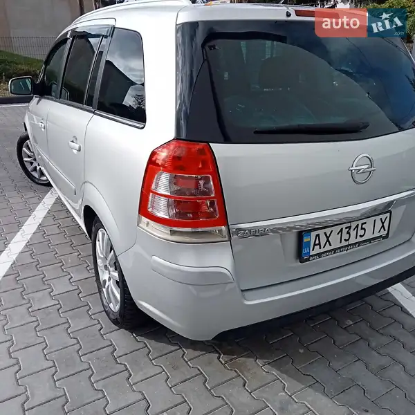 2012 opel zafira
