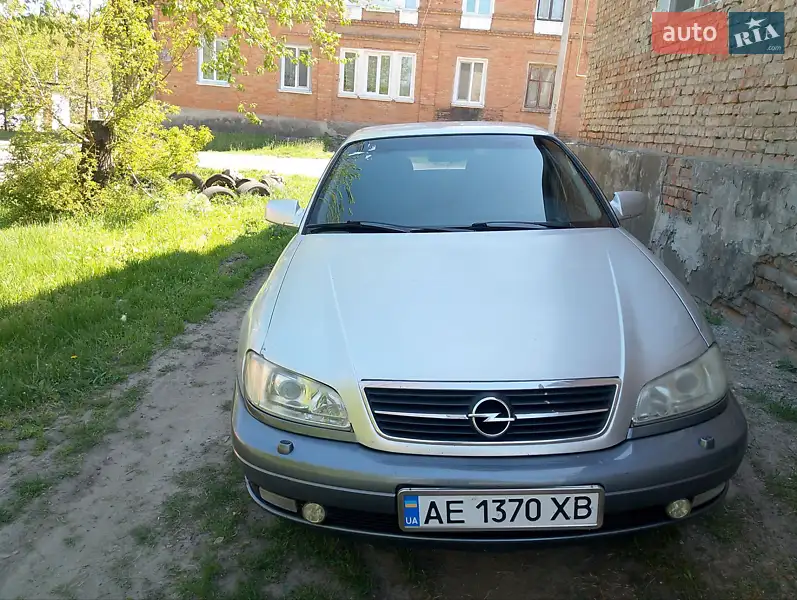 2002 opel omega