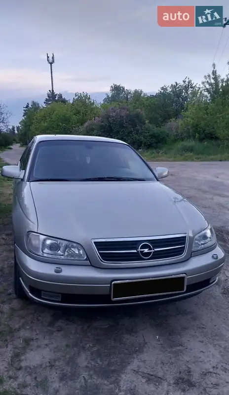 2003 opel omega