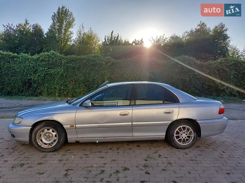 2000 opel omega