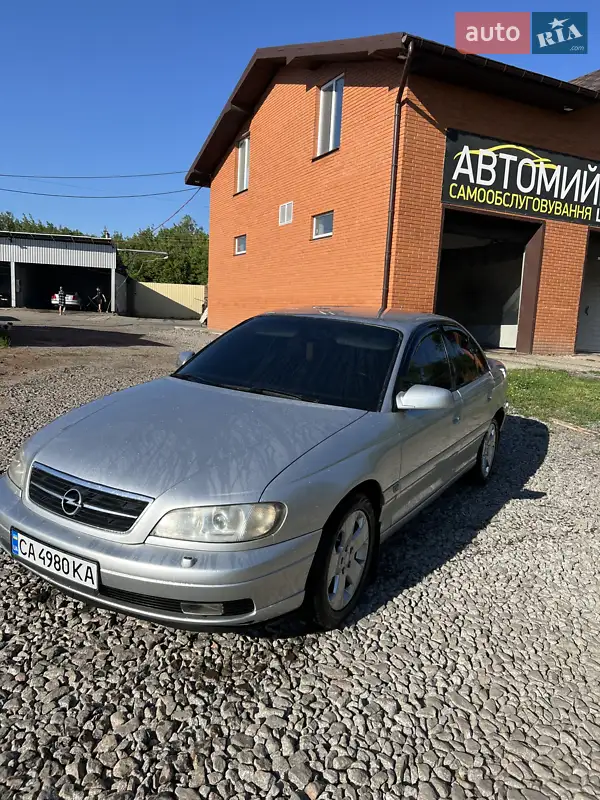 2000 opel omega