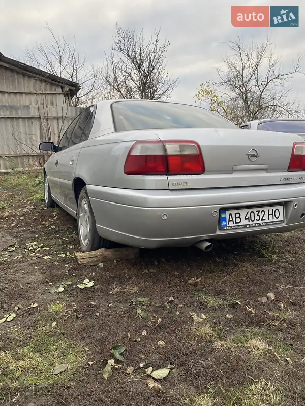 2000 opel omega