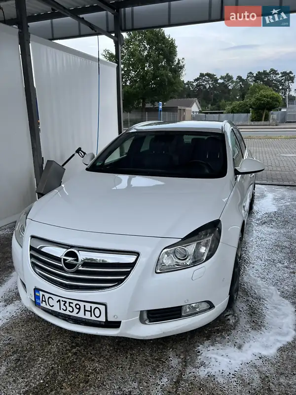2012 opel insignia