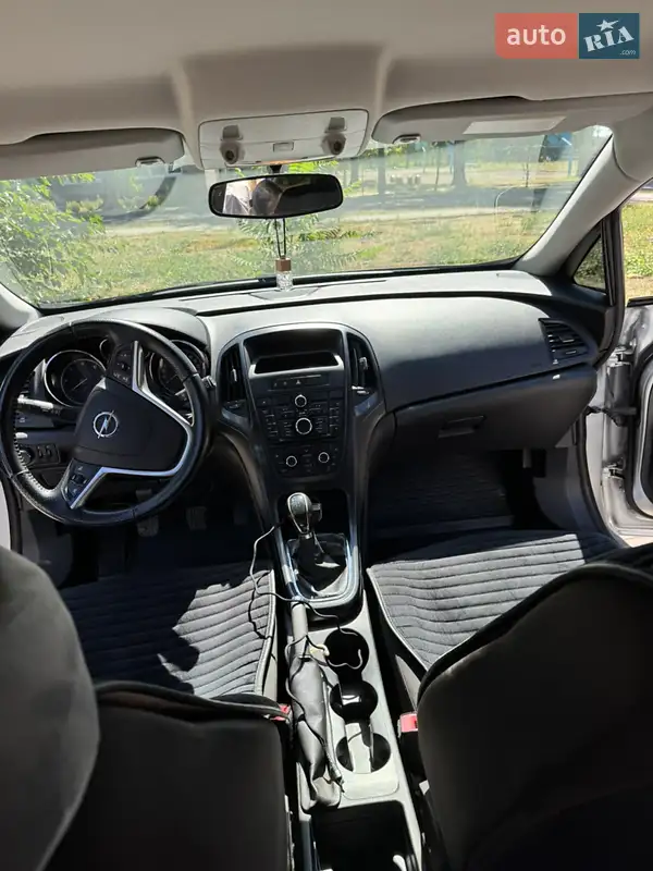 2011 opel astra